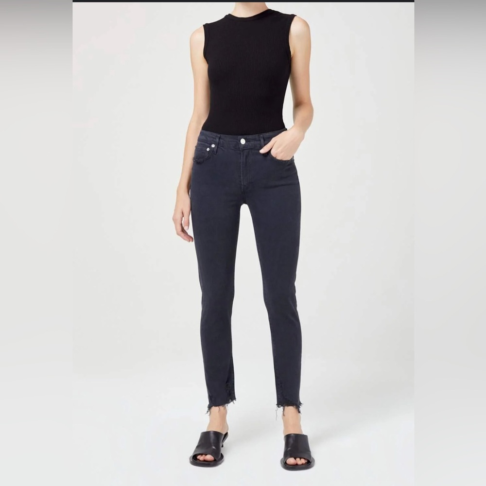 AGOLDE Toni Mid-Rise Straight Jeans – “Feral” Black Wash‎ | Size 25 | Raw Hem